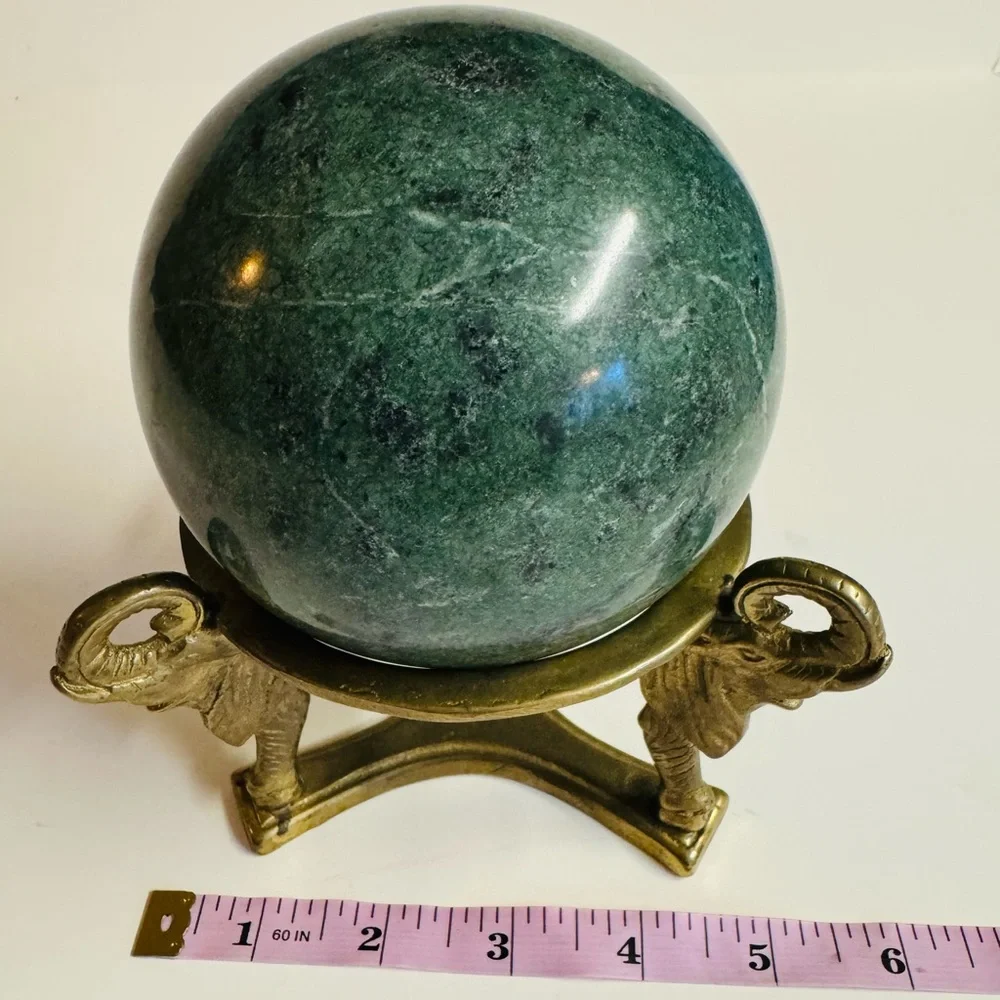 Vtg Green Marble sphere on brass elephant stand.Approximately 13” diameter. - Picture 9 of 9